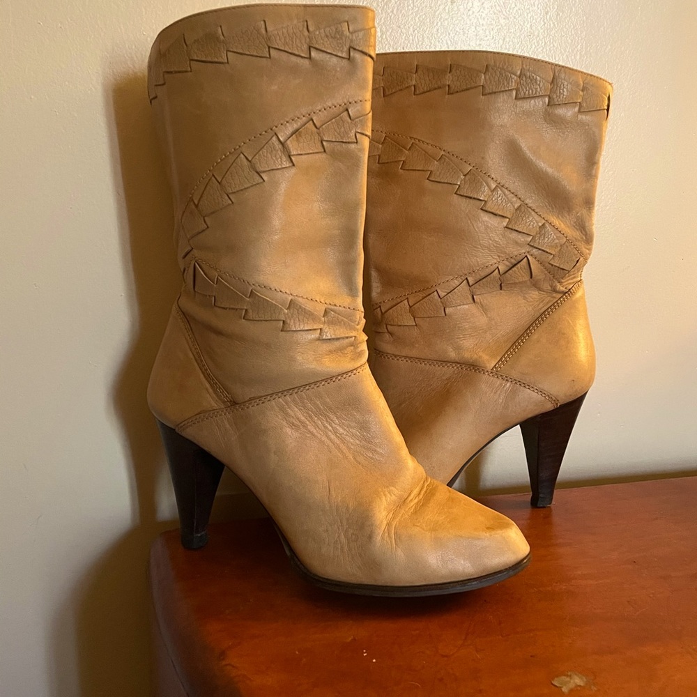 Vintage beige Nine West boots